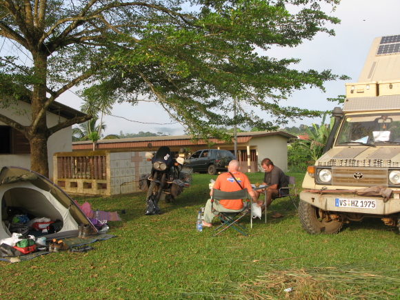 camp at the cementery in the catholic mission ndjole.JPG